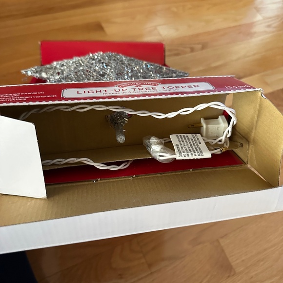 NWT Holiday Time Silver Star Light-Up Tree Topper - Picture 14 of 14